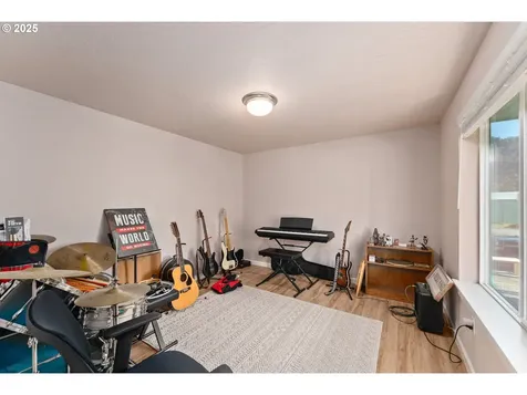 890 SE Thompson Avenue Winston OR 97496