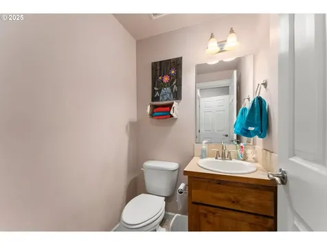 890 SE Thompson Avenue Winston OR 97496