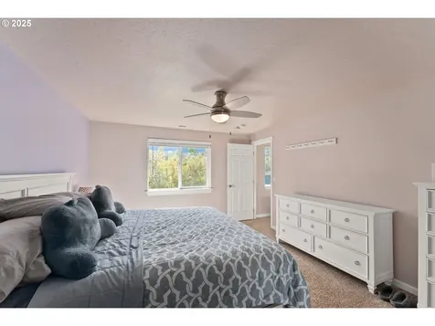 890 SE Thompson Avenue Winston OR 97496