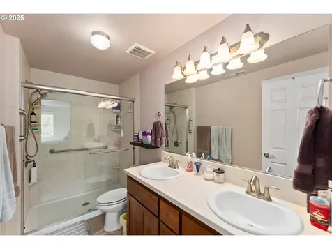 890 SE Thompson Avenue Winston OR 97496
