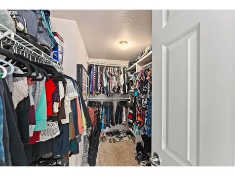 890 SE Thompson Avenue Winston OR 97496