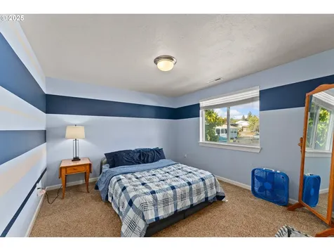 890 SE Thompson Avenue Winston OR 97496