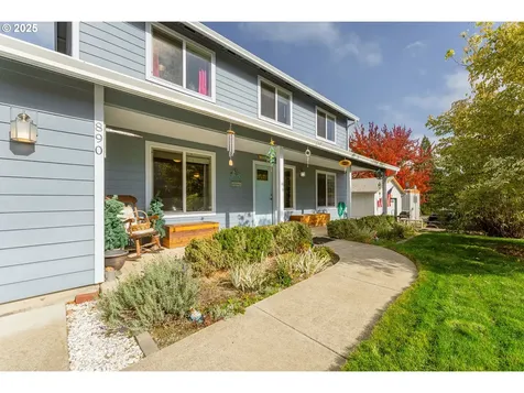 890 SE Thompson Avenue Winston OR 97496