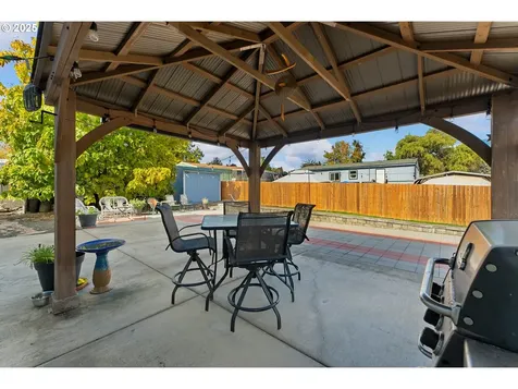 890 SE Thompson Avenue Winston OR 97496