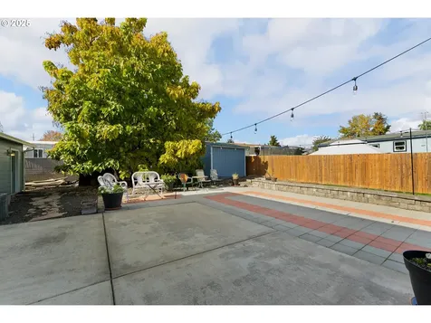 890 SE Thompson Avenue Winston OR 97496