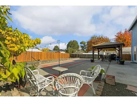 890 SE Thompson Avenue Winston OR 97496