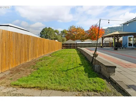 890 SE Thompson Avenue Winston OR 97496