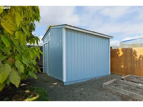 890 SE Thompson Avenue Winston OR 97496