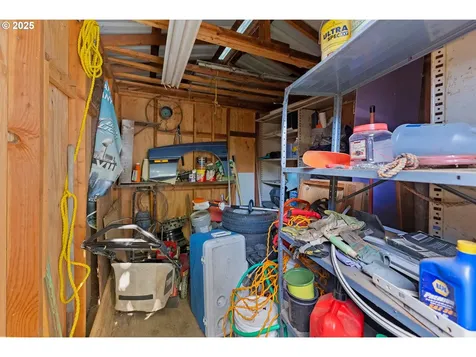 890 SE Thompson Avenue Winston OR 97496