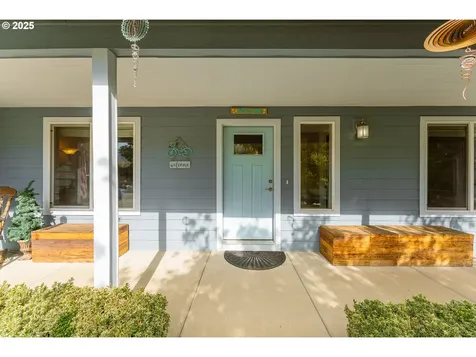 890 SE Thompson Avenue Winston OR 97496
