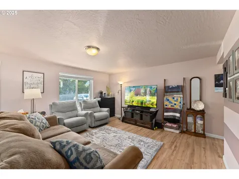 890 SE Thompson Avenue Winston OR 97496