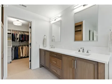 4241 Cobb Way Lake Oswego OR 97035