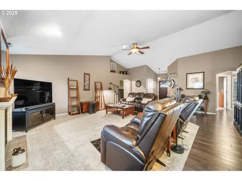 14711 NW 7th Place Vancouver WA 98685