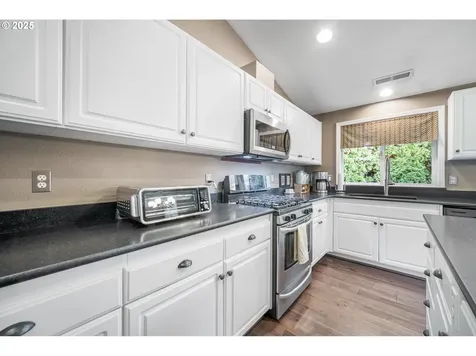 14711 NW 7th Place Vancouver WA 98685
