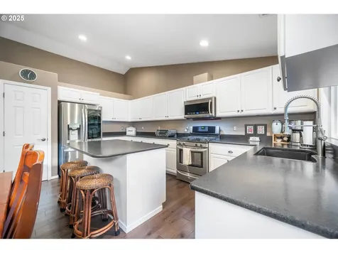 14711 NW 7th Place Vancouver WA 98685