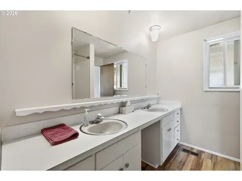 2494 38th Street Springfield OR 97477