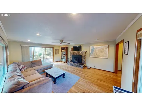 925 7th Street Brookings OR 97415