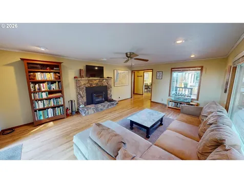 925 7th Street Brookings OR 97415