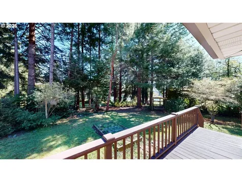 925 7th Street Brookings OR 97415