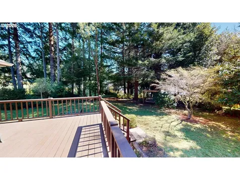 925 7th Street Brookings OR 97415