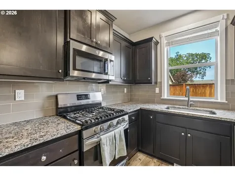 408 N 9th Court Cornelius OR 97113