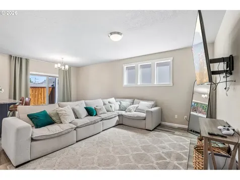 408 N 9th Court Cornelius OR 97113