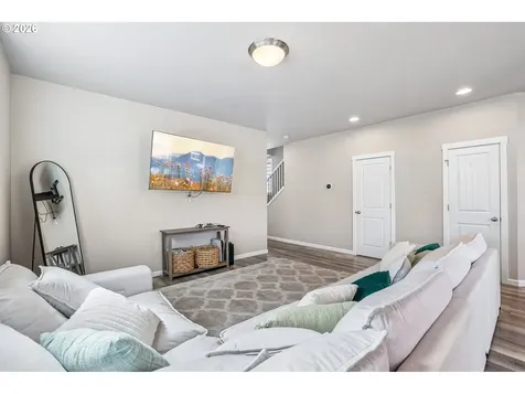408 N 9th Court Cornelius OR 97113