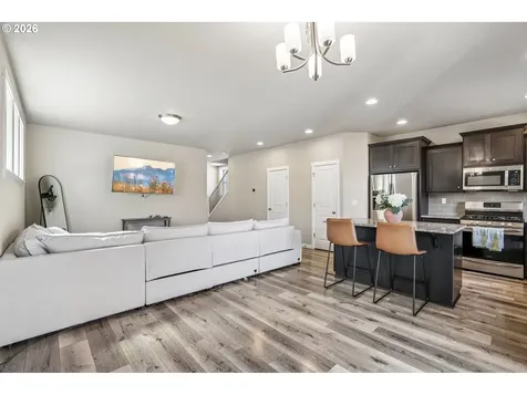 408 N 9th Court Cornelius OR 97113