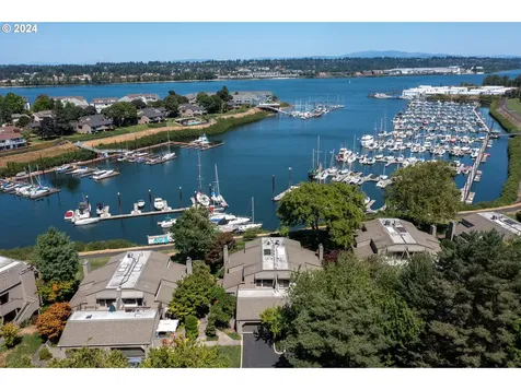 513 N Tomahawk Island Drive Portland OR 97217