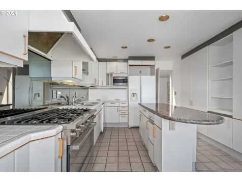 513 N Tomahawk Island Drive Portland OR 97217