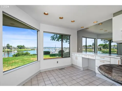 513 N Tomahawk Island Drive Portland OR 97217