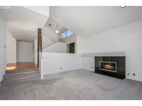 513 N Tomahawk Island Drive Portland OR 97217