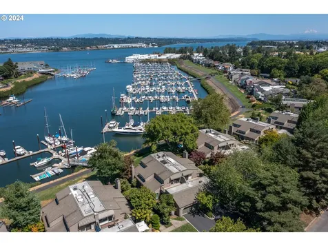 513 N Tomahawk Island Drive Portland OR 97217