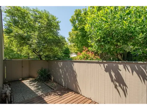 513 N Tomahawk Island Drive Portland OR 97217