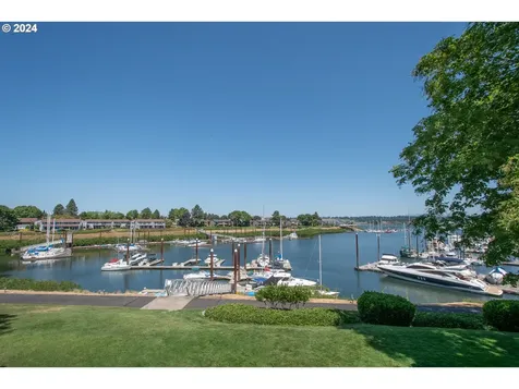 513 N Tomahawk Island Drive Portland OR 97217