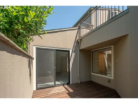 513 N Tomahawk Island Drive Portland OR 97217