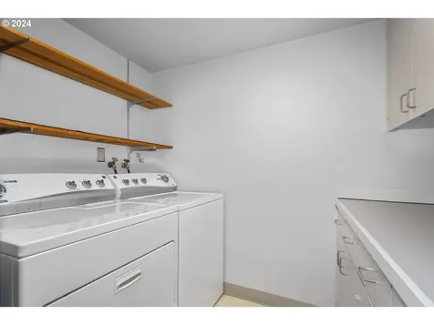 513 N Tomahawk Island Drive Portland OR 97217