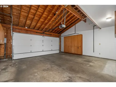 513 N Tomahawk Island Drive Portland OR 97217