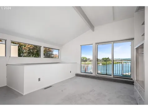 513 N Tomahawk Island Drive Portland OR 97217