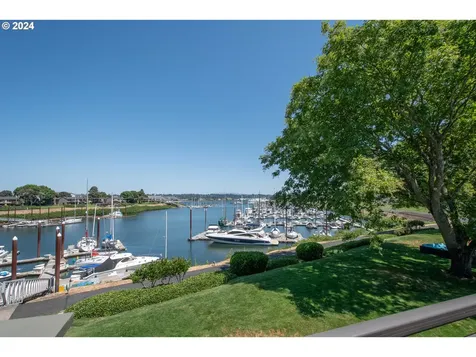 513 N Tomahawk Island Drive Portland OR 97217
