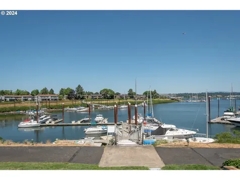 513 N Tomahawk Island Drive Portland OR 97217