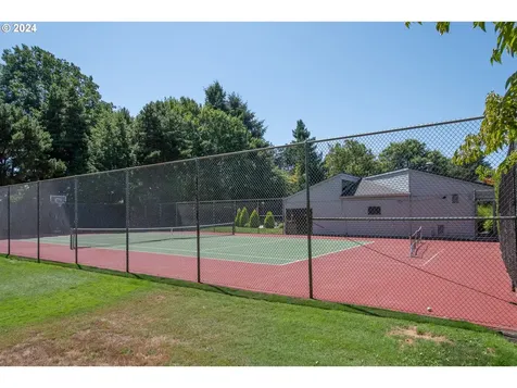 513 N Tomahawk Island Drive Portland OR 97217