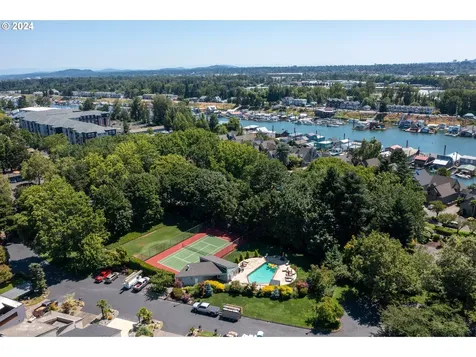 513 N Tomahawk Island Drive Portland OR 97217