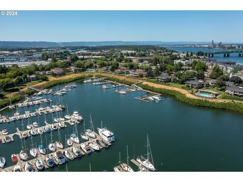 513 N Tomahawk Island Drive Portland OR 97217