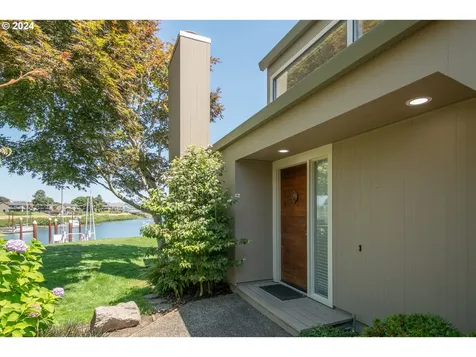 513 N Tomahawk Island Drive Portland OR 97217