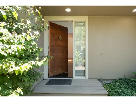 513 N Tomahawk Island Drive Portland OR 97217