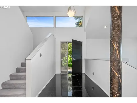 513 N Tomahawk Island Drive Portland OR 97217