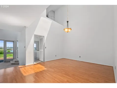513 N Tomahawk Island Drive Portland OR 97217