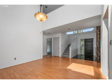 513 N Tomahawk Island Drive Portland OR 97217