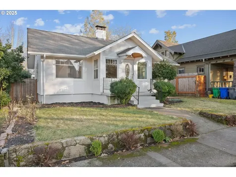 5826 N Moore Avenue Portland OR 97217